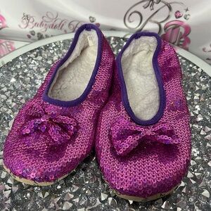 Snoozies slippers sparkly sequin holographic bow ribbon 🎀 slip on grips bottom